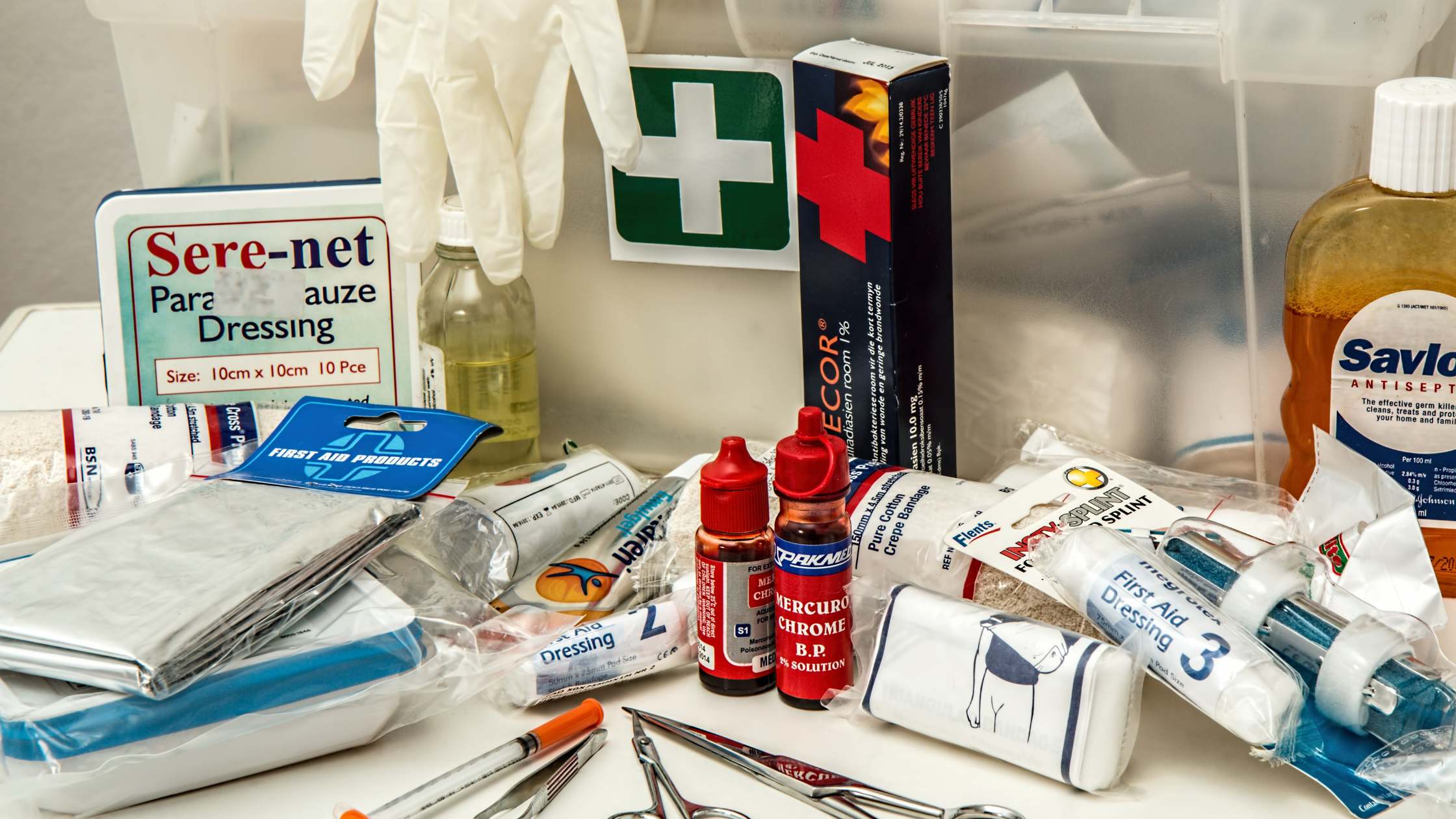 Empower Your Wellness: How to Create a Holistic Medicine Box for Home in the UAE