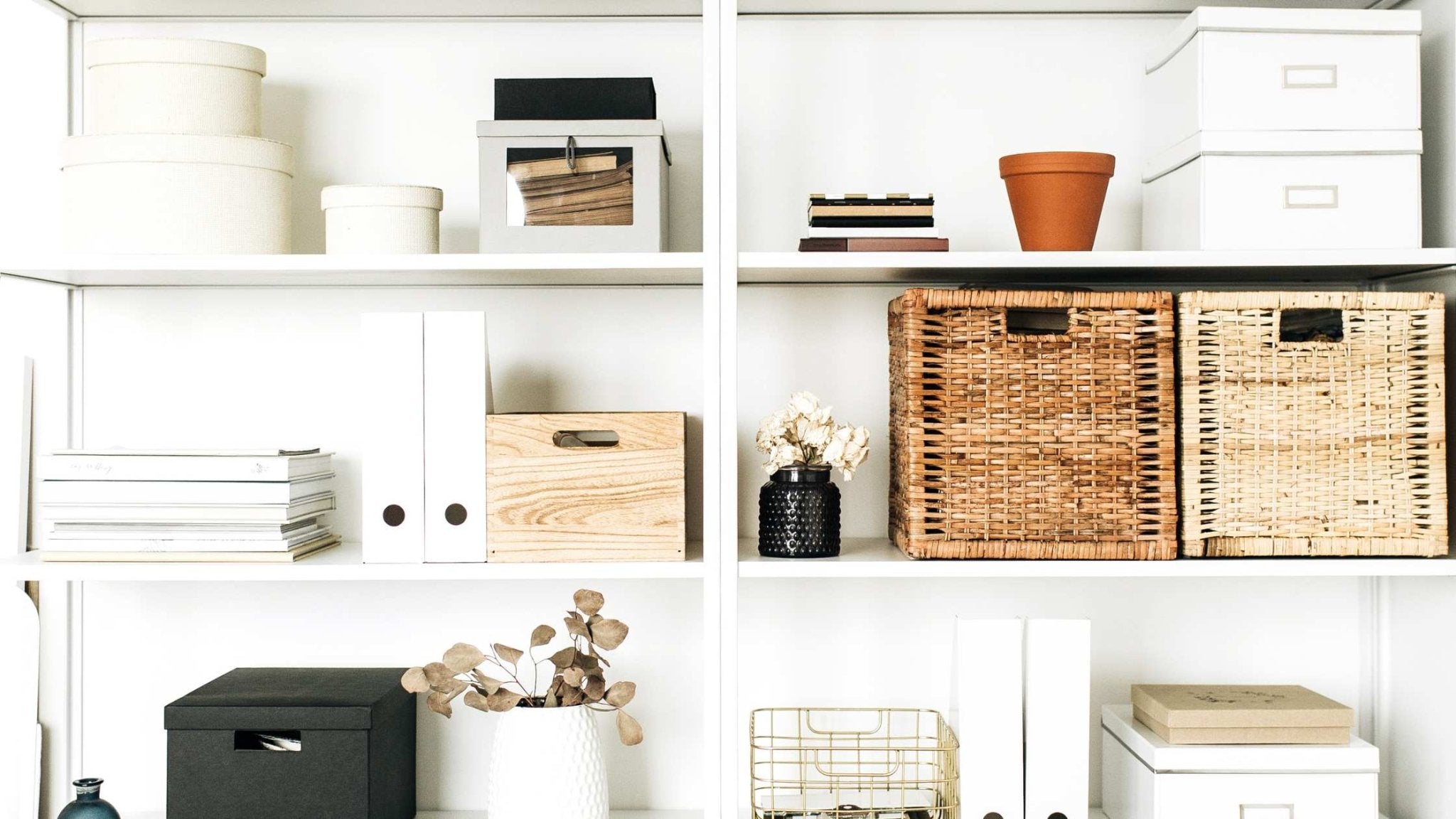Home Space Saving with Vertical Storage Technique